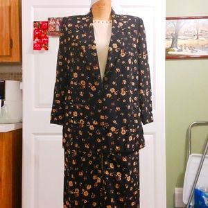 SAKS FIFTH AVENUE  (pure silk suit)